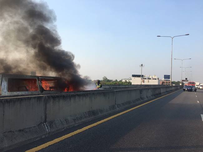 รถตู้ไฟไหม้