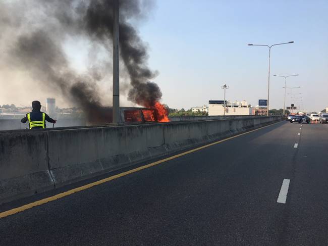 รถตู้ไฟไหม้