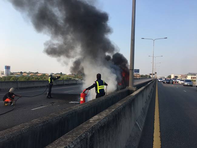 รถตู้ไฟไหม้