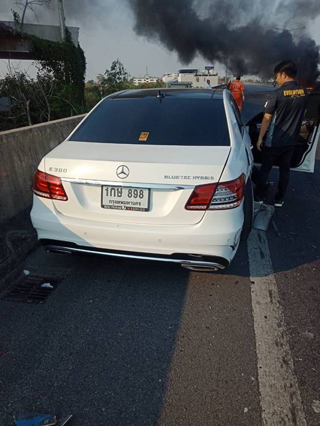 รถตู้ไฟไหม้