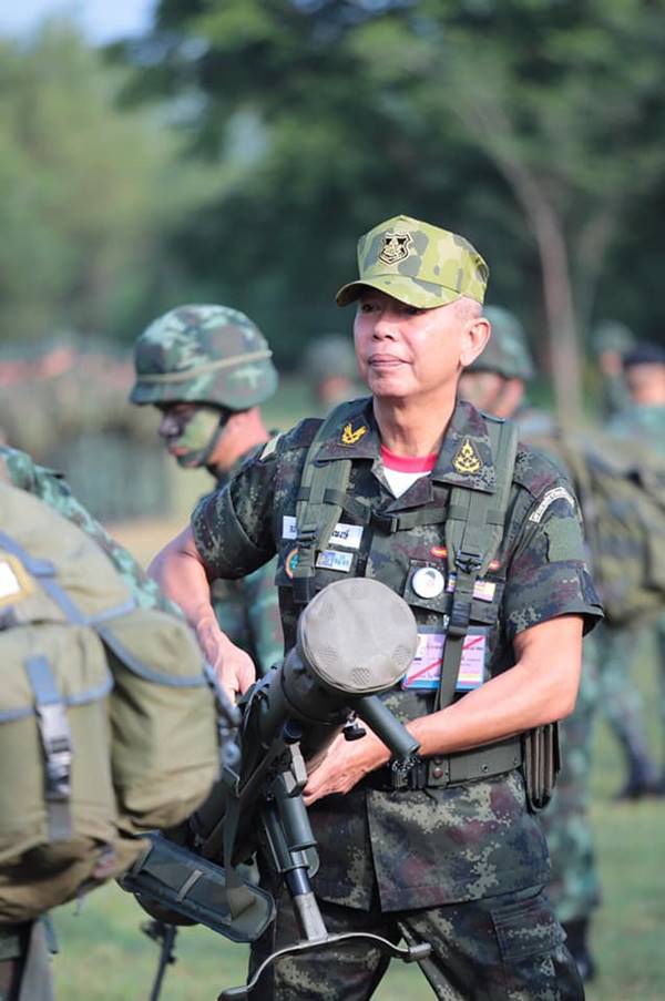 พล.อ. ประยุทธ์ จันทร์โอชา พล.อ. อภิรัชต์ คงสมพงษ์