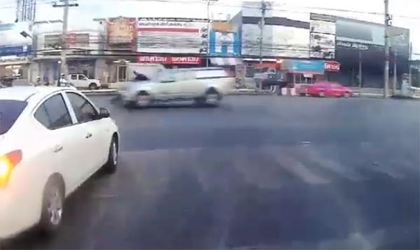 มอเตอร์ไซค์ฝ่าไฟแดง