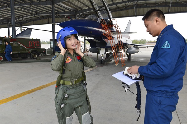 กบินขับไล่ J-10 หญิงคนแรกของจีน เกิดอุบัติเหตุเสียชีวิต