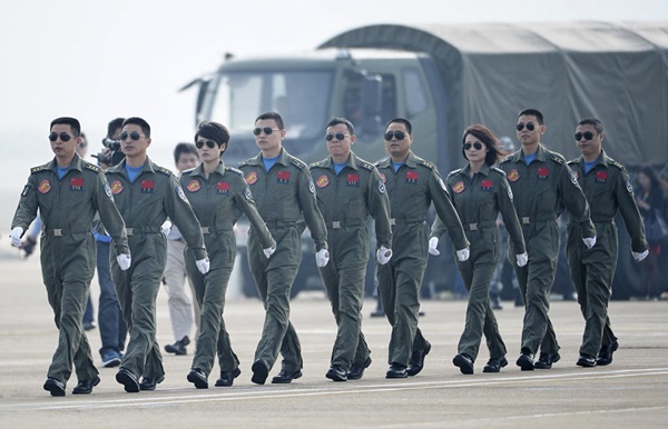 กบินขับไล่ J-10 หญิงคนแรกของจีน เกิดอุบัติเหตุเสียชีวิต