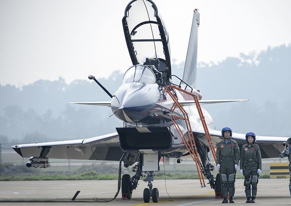 กบินขับไล่ J-10 หญิงคนแรกของจีน เกิดอุบัติเหตุเสียชีวิต