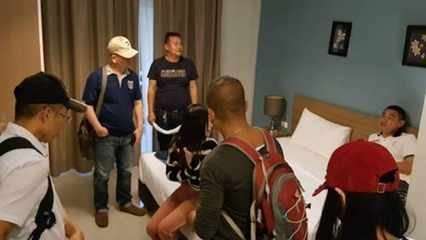 สาวไทย-ลาว ค้ากามผ่านไลน์