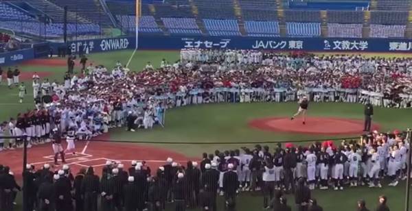 นางแบบชุดว่ายน้ำ