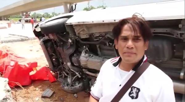 รถตู้นักท่องเที่ยวเสียหลัก