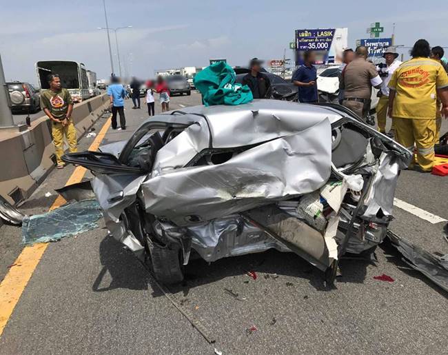 รถชนกันบนทางพิเศษบูรพาวิถี