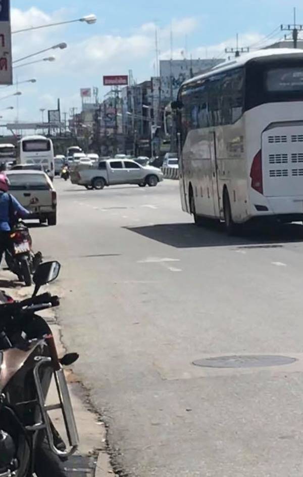 ตำรวจยิงปืนสกัดกระบะ