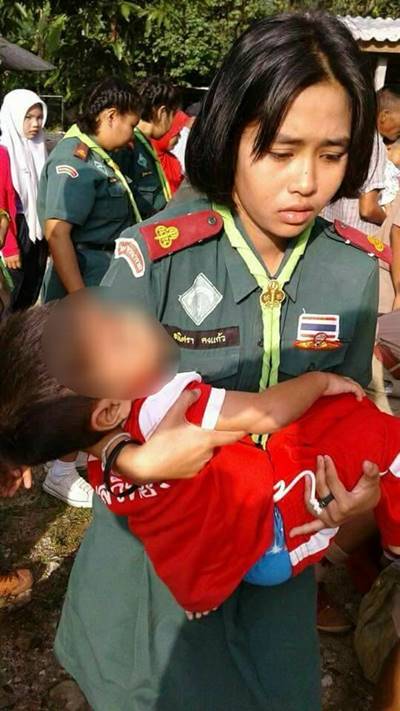 ลูกเสือ-เนตรนารี เข้าช่วยเด็กอนุบาล