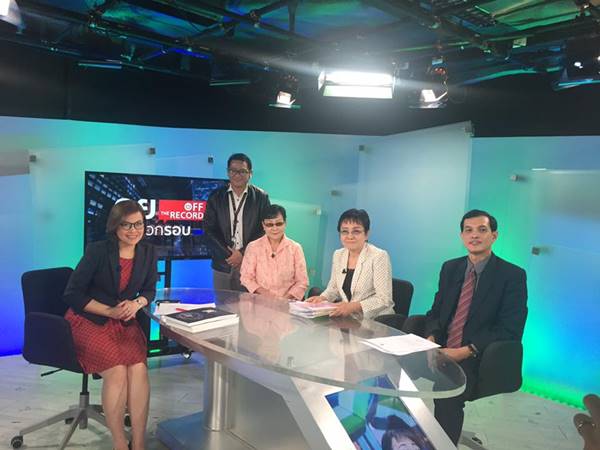 2 ป้าทุบรถ