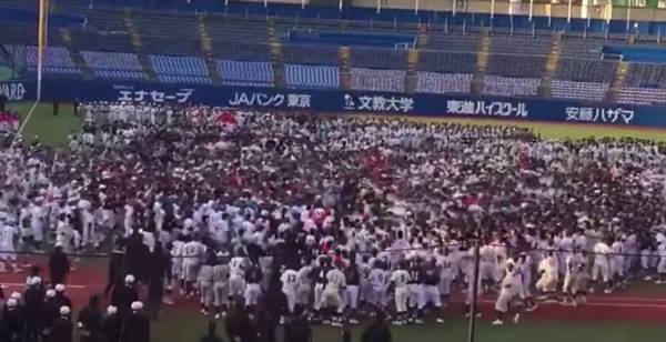 นางแบบชุดว่ายน้ำ