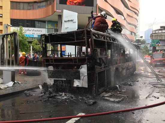 ไฟไหม้หน้าเกตเวย์ เอกมัย