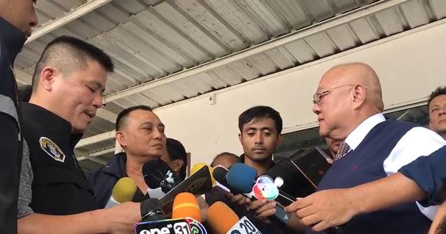 รวบกลางวงสื่อ 