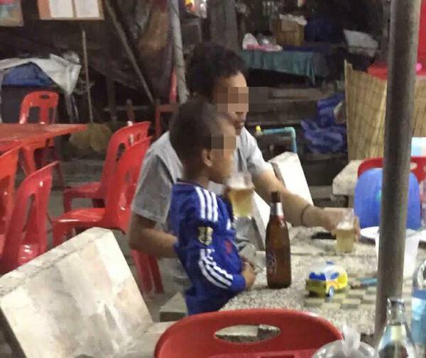 พ่อแม่ชวนลูก 10 ขวบดื่มเบียร์