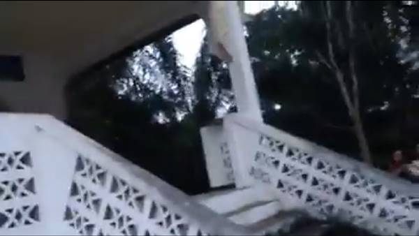  คลิป 4 สาว เรียงหน้าเต้นร่อนหน้าเมรุ