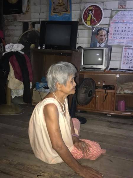 คุณยายสมทรง