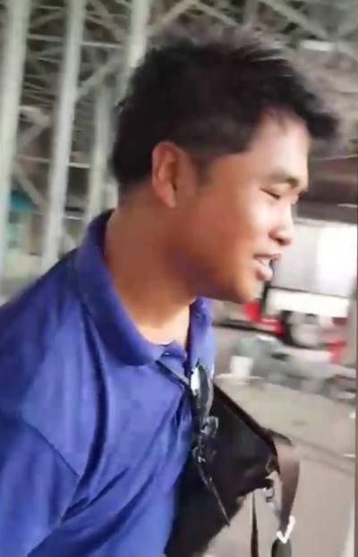 สาวชุดไทยคล้องมาลัยทัวร์จีน