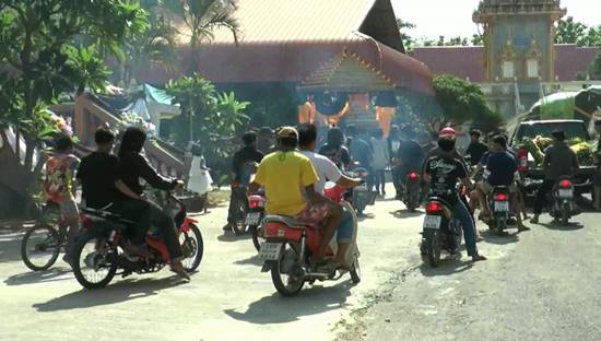 แก๊งแว้นเบิ้ลเครื่องสนั่นวัด