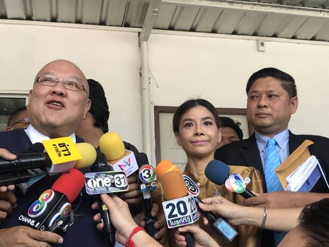 รวบกลางวงสื่อ 