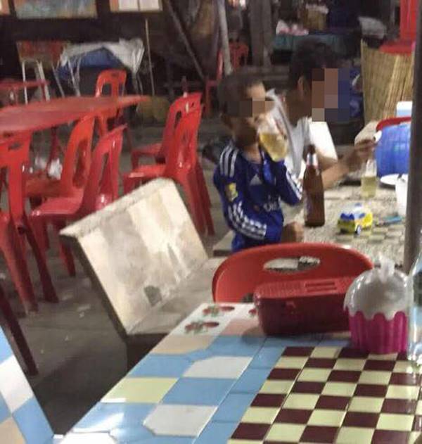 พ่อแม่ชวนลูก 10 ขวบดื่มเบียร์