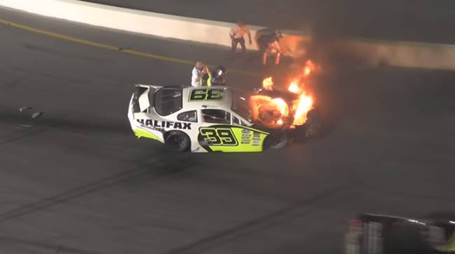 วิ่งช่วยดึงลูกชายออกจากรถไฟลุก