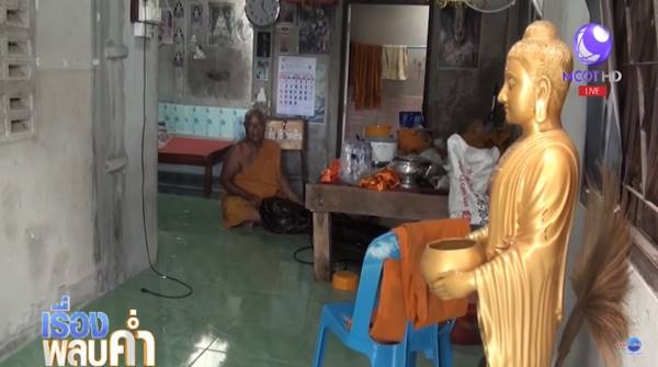 พระเลี้ยงงูเหลือมยักษ์