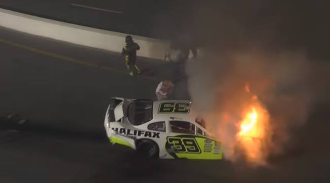 วิ่งช่วยดึงลูกชายออกจากรถไฟลุก