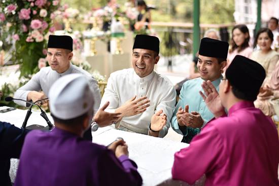 คู่รักทายาทมหาเศรษฐีมาเลย์