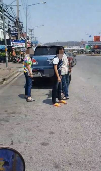 ครอบครัวกระบะรุมเอาเรื่องมอเตอร์ไซค์