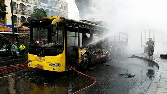 ไฟไหม้หน้าเกตเวย์ เอกมัย