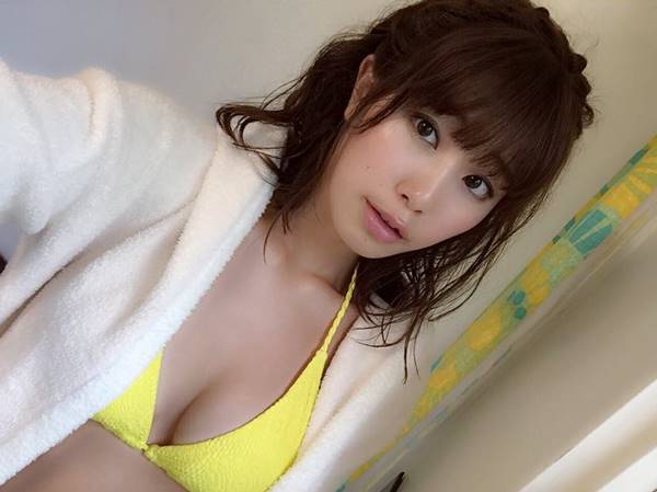 นางแบบชุดว่ายน้ำ