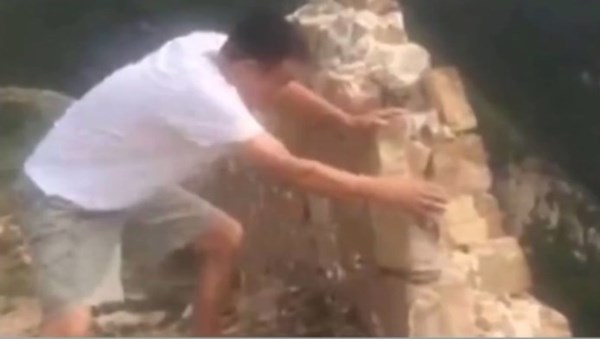 โชว์ลีลากังฟูไร้พ่ายถล่มกำแพงเมืองจีน