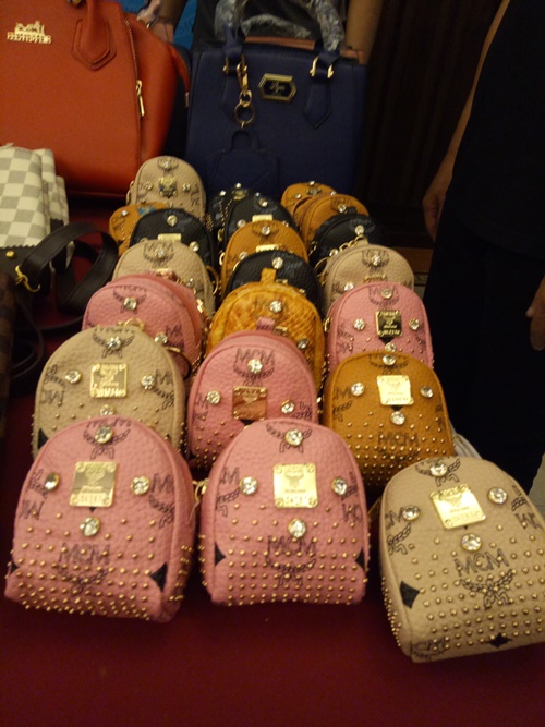 แถลงผลจับกุมแม่ค้าเฟซบุ๊กไลฟ์ขายแบรนด์เนมก๊อป