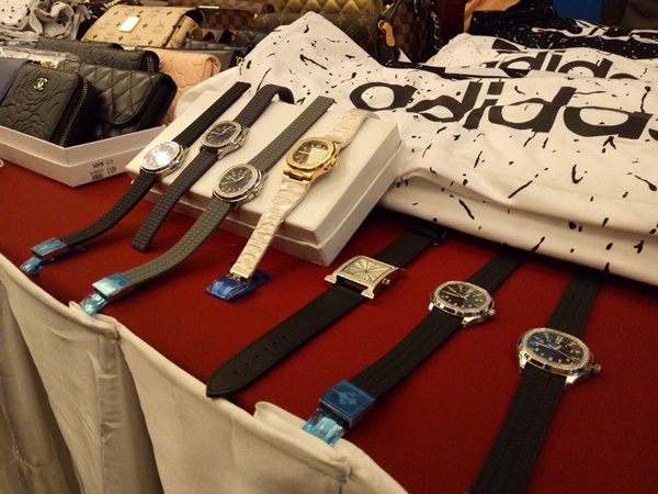 แถลงผลจับกุมแม่ค้าเฟซบุ๊กไลฟ์ขายแบรนด์เนมก๊อป