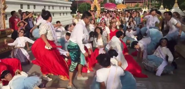 แก๊งเชียร์ลีดเดอร์ เต้นแห่นาค