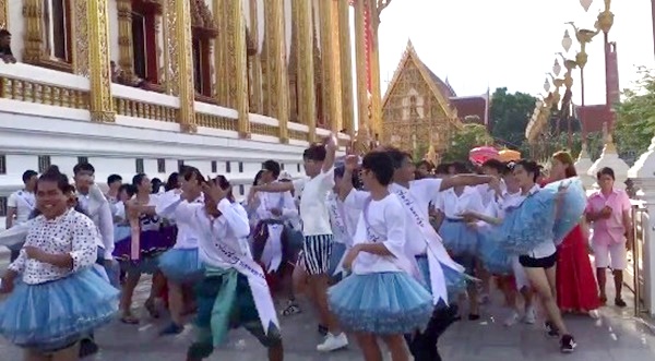 แก๊งเชียร์ลีดเดอร์ เต้นแห่นาค