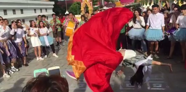 แก๊งเชียร์ลีดเดอร์ เต้นแห่นาค