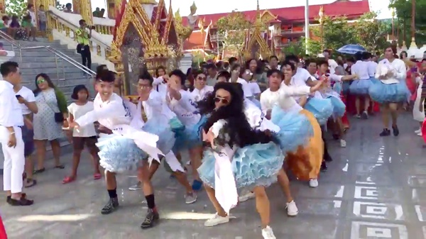 แก๊งเชียร์ลีดเดอร์ เต้นแห่นาค