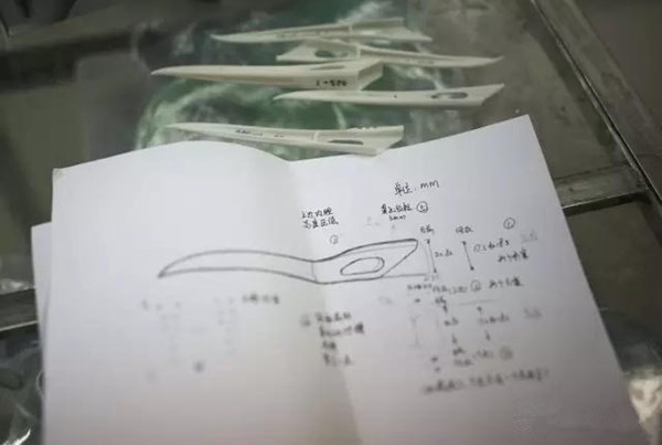 นกกระเรียนปากหักได้ปากเทียมใหม่จากเครื่องพิมพ์ 3 มิติ