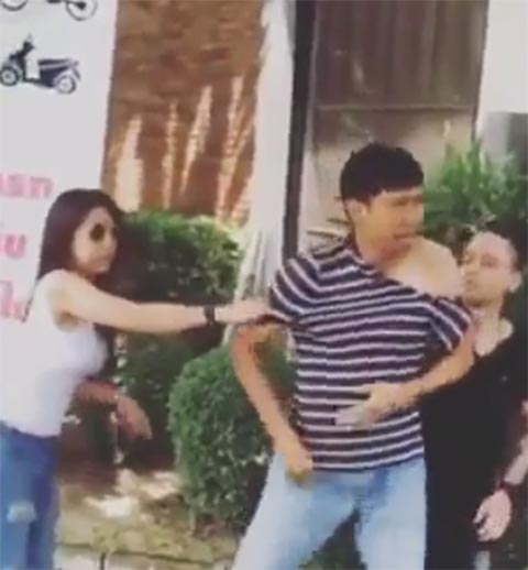 คลิปสาวเซ็กซี่พร้อมพวกรุมตื้บหนุ่ม