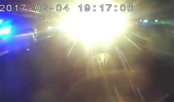 เปิดคลิประหว่างทางจากร้านปลาหมึกถึงที่เกิดเหตุ รถตู้ขับจี้-เปิดไฟสูงใส่