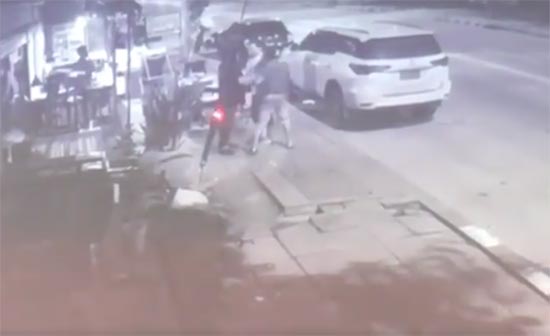 มอบตัวแล้ว ! มือปืนยิงขู่ เหลือเฟือ-อี๊ด โปงลาง