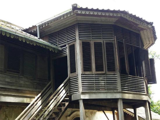  รูปถ่ายติดวิญญาณยืนริมหน้าต่าง