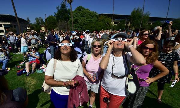 10 ประเด็นดัง ข่าวใหญ่สะเทือนโลกปี 2560   