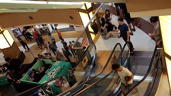 สยอง สาวโดนเหล็กบันไดเลื่อนบาดขา แผลเหวอะใหญ่ เนื้อห้อยเกือบหลุด (มีคลิป) 