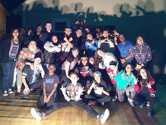 คิดว่างานเข้า...ตำรวจโผล่หลังมีคนร้องเรียนว่าเปิดเพลงดัง 