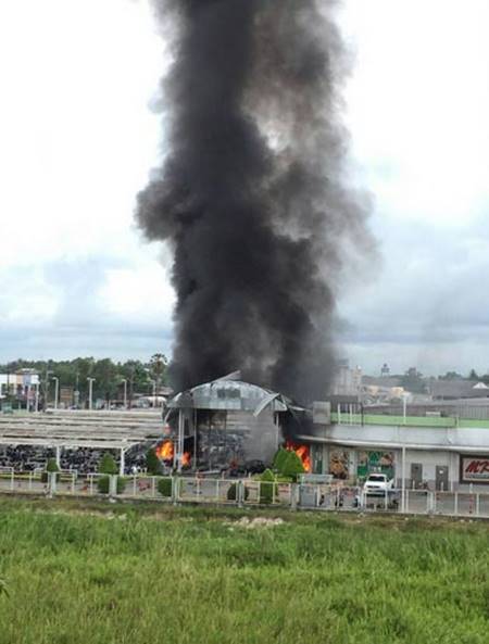 คลิปนาทีคาร์บอมบิ๊กซีปัตตานี ชาวบ้านหนีตายจ้าละหวั่น เจ็บอื้อ-รถพังนับร้อย