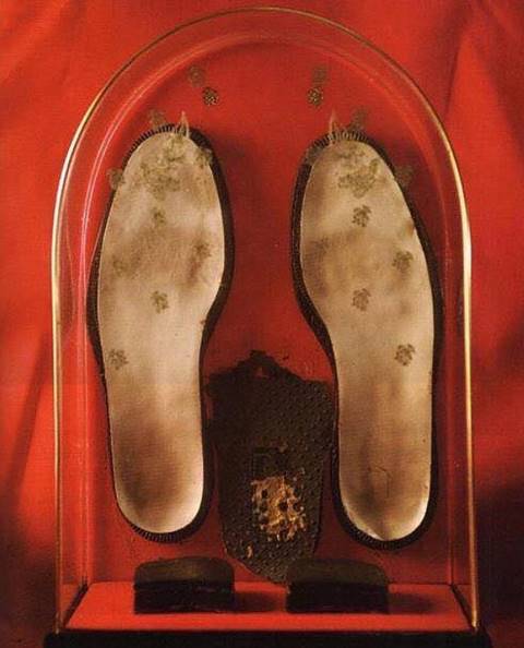 เรื่องเล่าจากช่างซ่อมฉลองพระบาท...รองเท้าของพ่อ